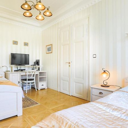Apartman Nostalgia كارلوفي فاري المظهر الخارجي الصورة