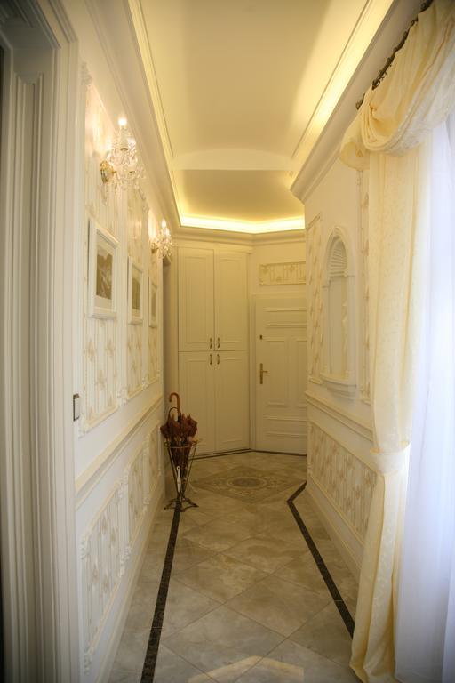 Apartman Nostalgia كارلوفي فاري الغرفة الصورة